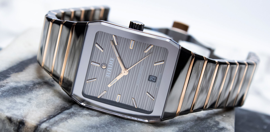 Часы Rado Anatom на столе