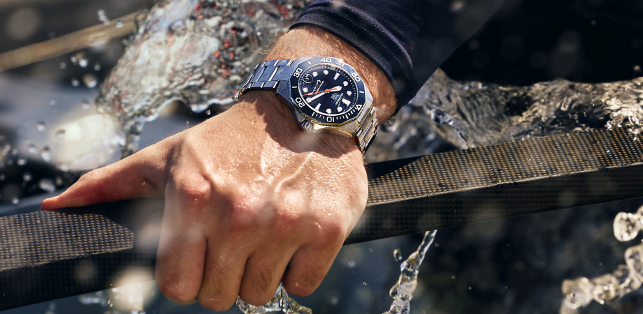 Годинник TAG Heuer Aquaracer Professional 300 Date на руці