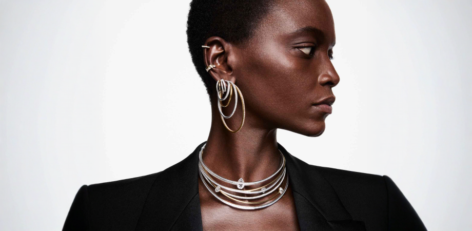 Маленькое черное платье и украшения Swarovski