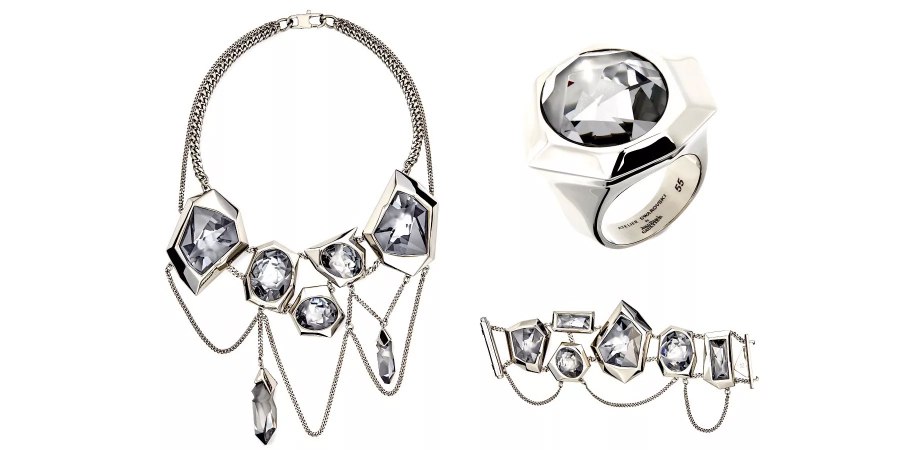 в колекції «Reverse» для Atelier Swarovski Готьє презентував асиметричний «kaputt» кристал