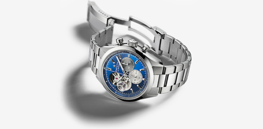 годинник Zenith Chronomaster Open Boutique Edition на столі
