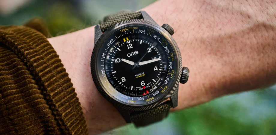 часы Oris ProPilot Altimeter на руке