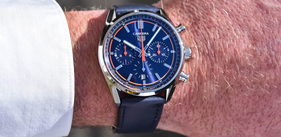 часы TAG Heuer Carrera Chronograph 42 мм синие на руке