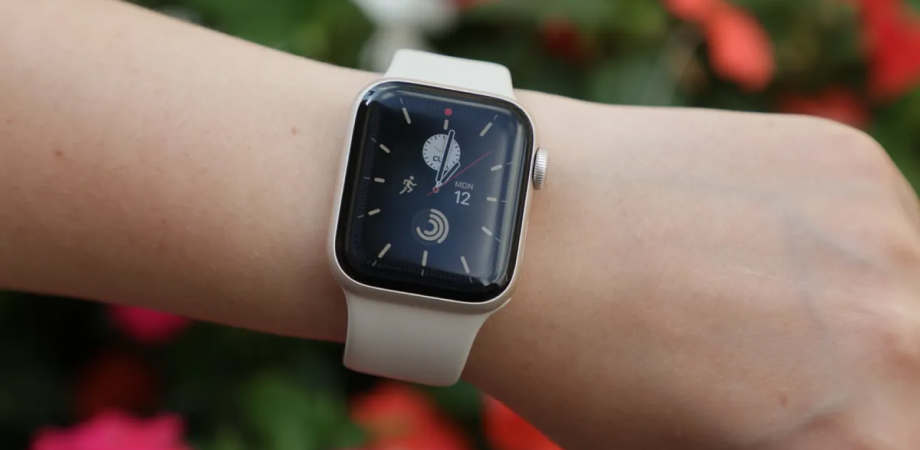 смарт-часы Apple Watch SE (2022)