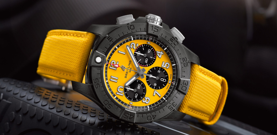 часы Breitling Avenger - желтые