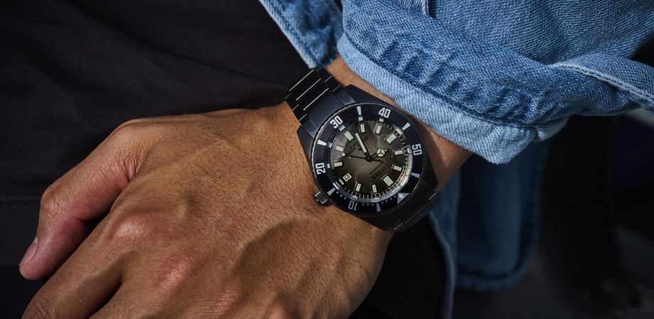 годинник Citizen Promaster Dive Automatic Fujitsubo на руці в упорі